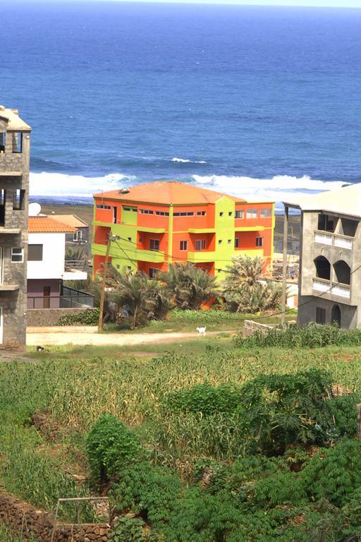 Hotel Residencial Sintanton Trekking Ponta Do Sol Esterno foto